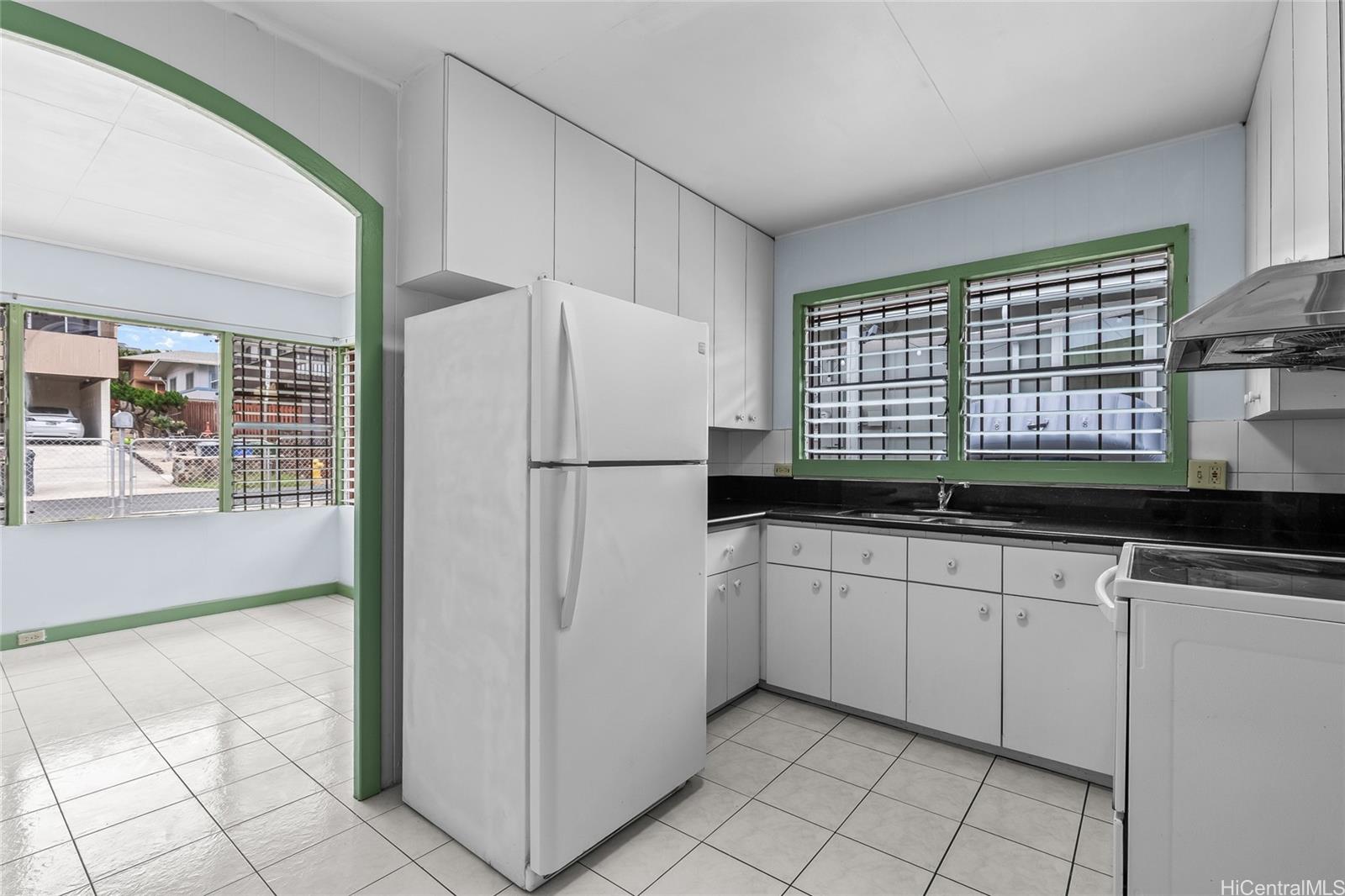 3261  Paliuli Street Kapahulu, Diamond Head home - photo 15 of 25