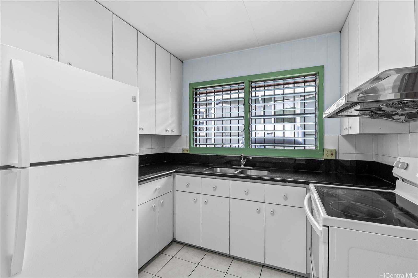 3261  Paliuli Street Kapahulu, Diamond Head home - photo 16 of 25