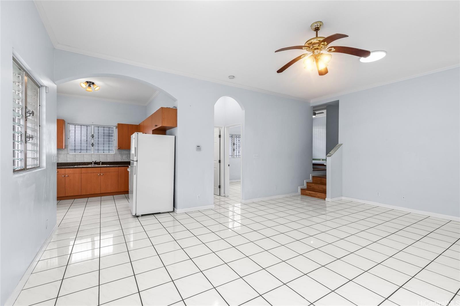 3261  Paliuli Street Kapahulu, Diamond Head home - photo 3 of 25