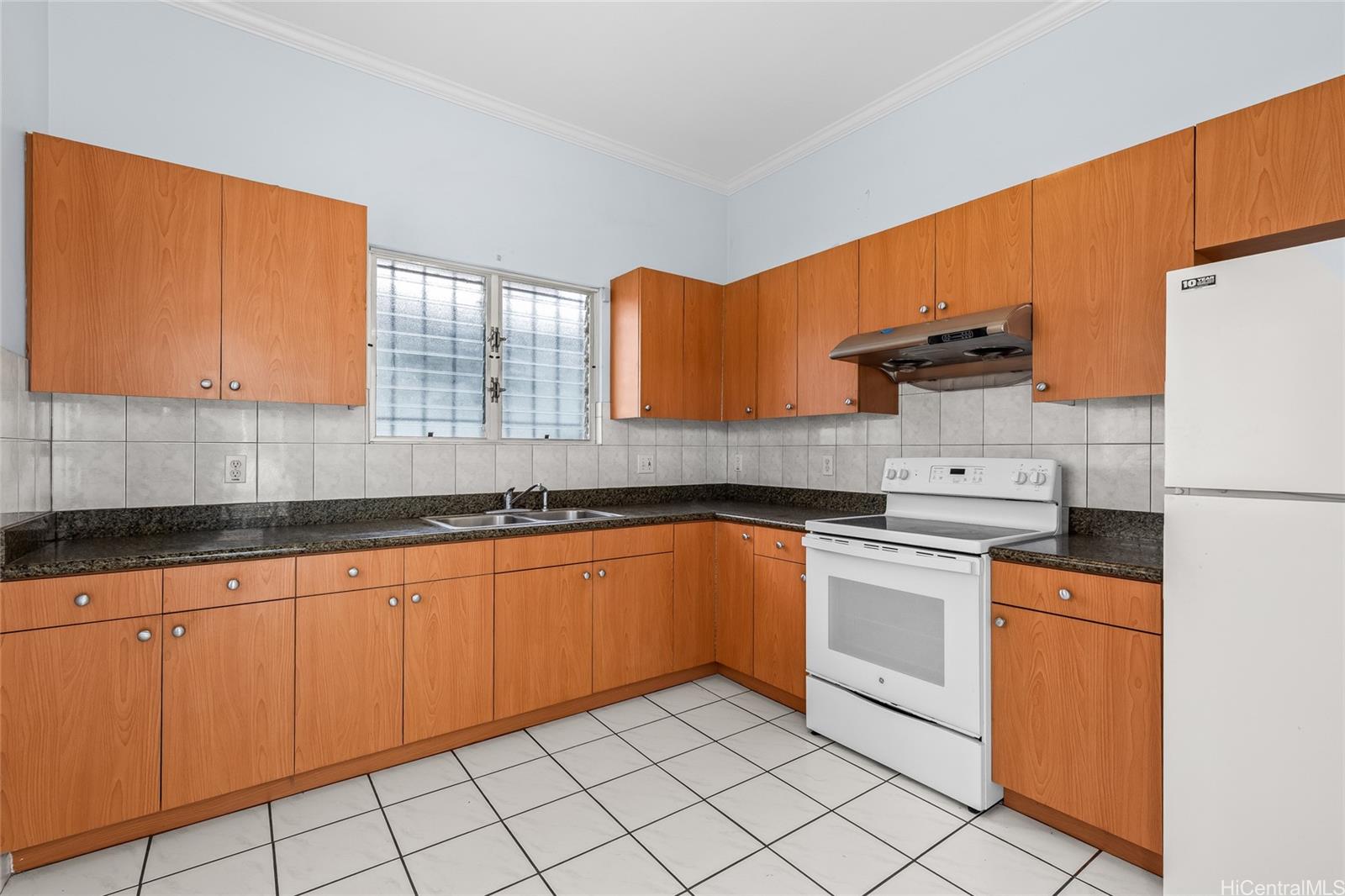 3261  Paliuli Street Kapahulu, Diamond Head home - photo 4 of 25