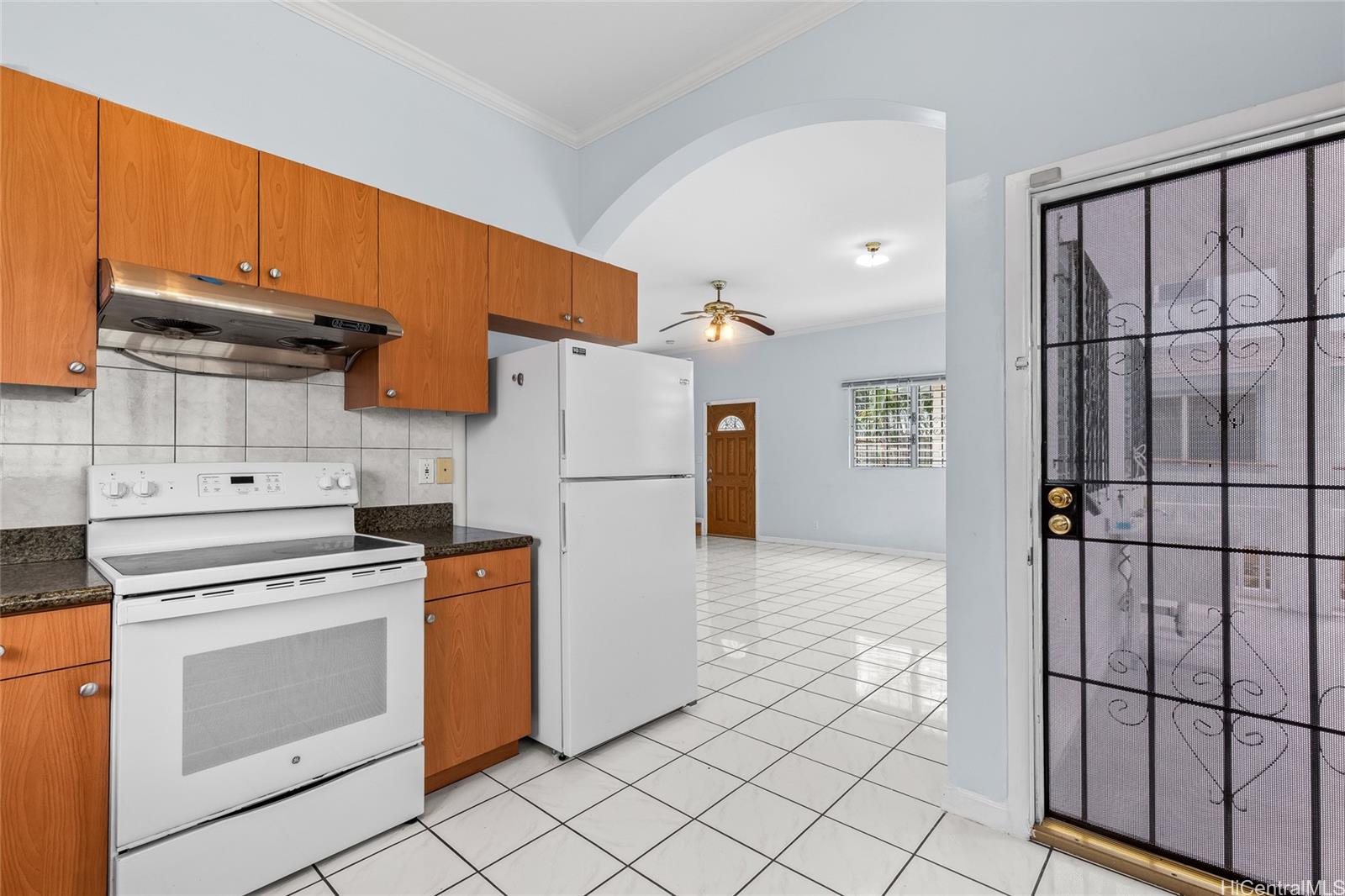 3261  Paliuli Street Kapahulu, Diamond Head home - photo 5 of 25