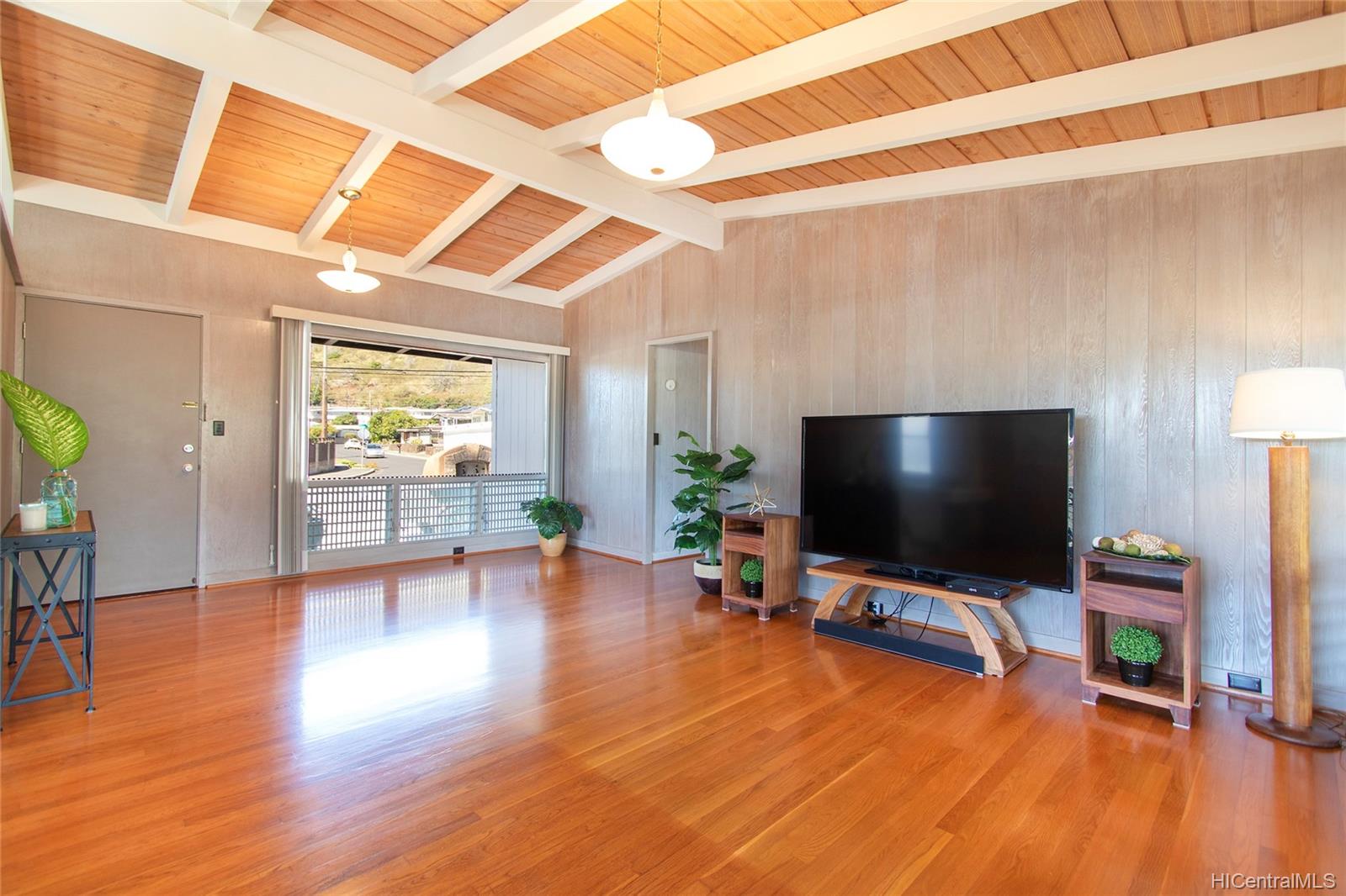 331 Anolani Street , Honolulu, Hi 96821 Niu Valley