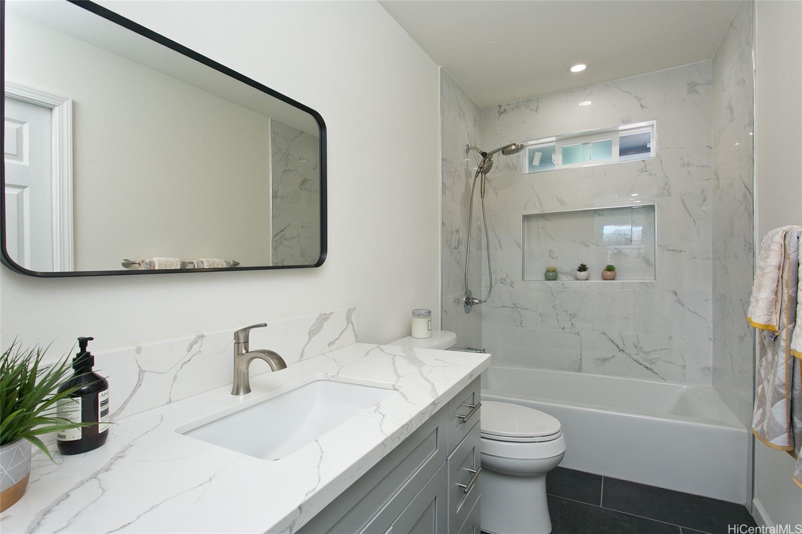 3317  Catherine Street Kapahulu, Diamond Head home - photo 9 of 24