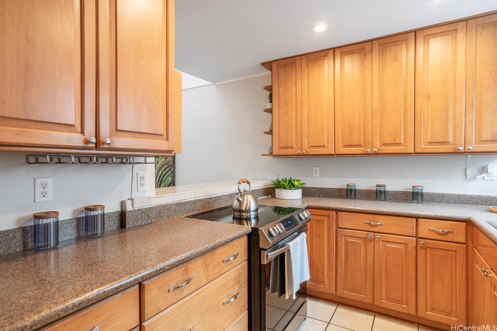 Gardenia Manor condo # 325, Kailua, Hawaii - photo 9 of 25