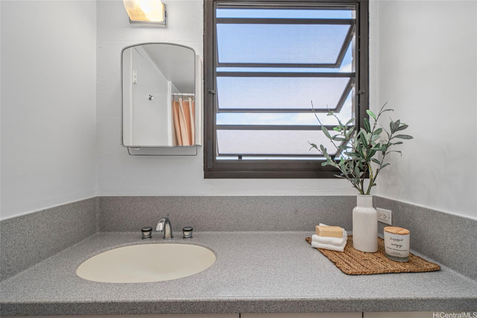 Hi-Sierra Apts The condo # 601, Honolulu, Hawaii - photo 11 of 23