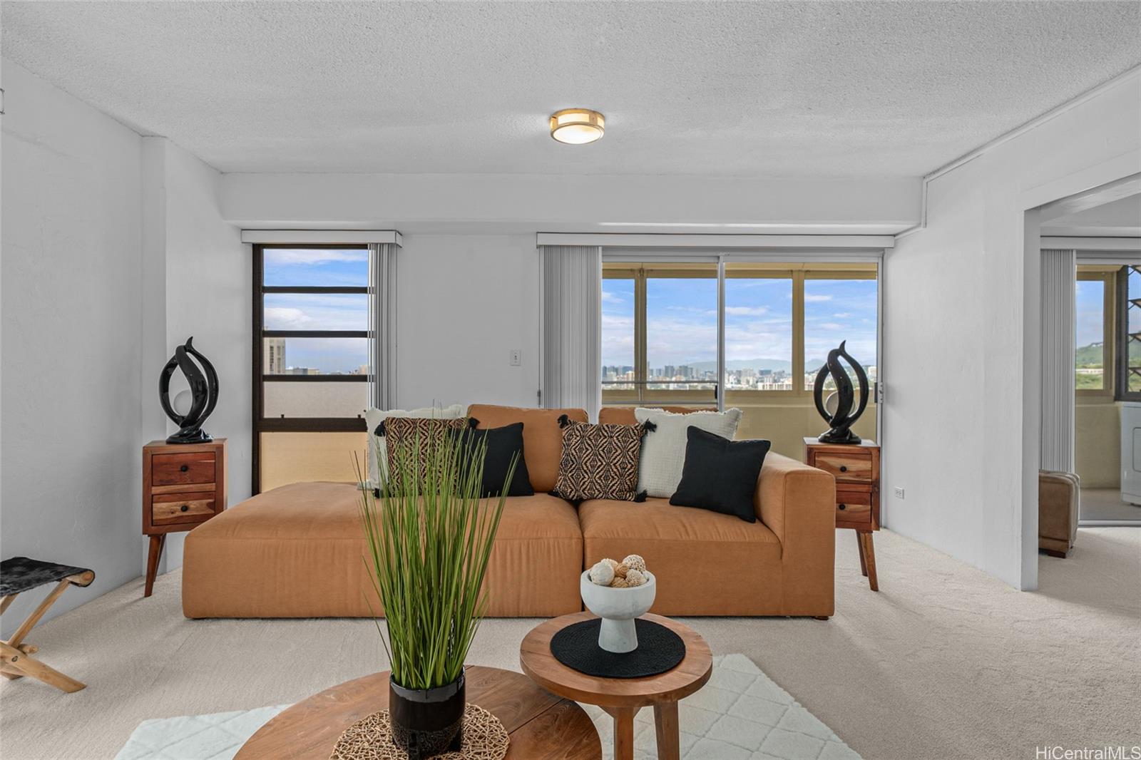 Hi-Sierra Apts The condo # 601, Honolulu, Hawaii - photo 3 of 23