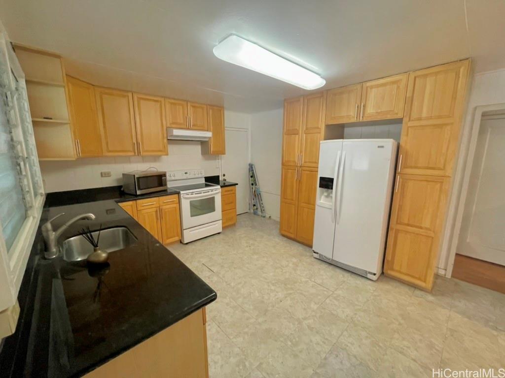 3352  Kaau St Palolo, Diamond Head home - photo 8 of 22