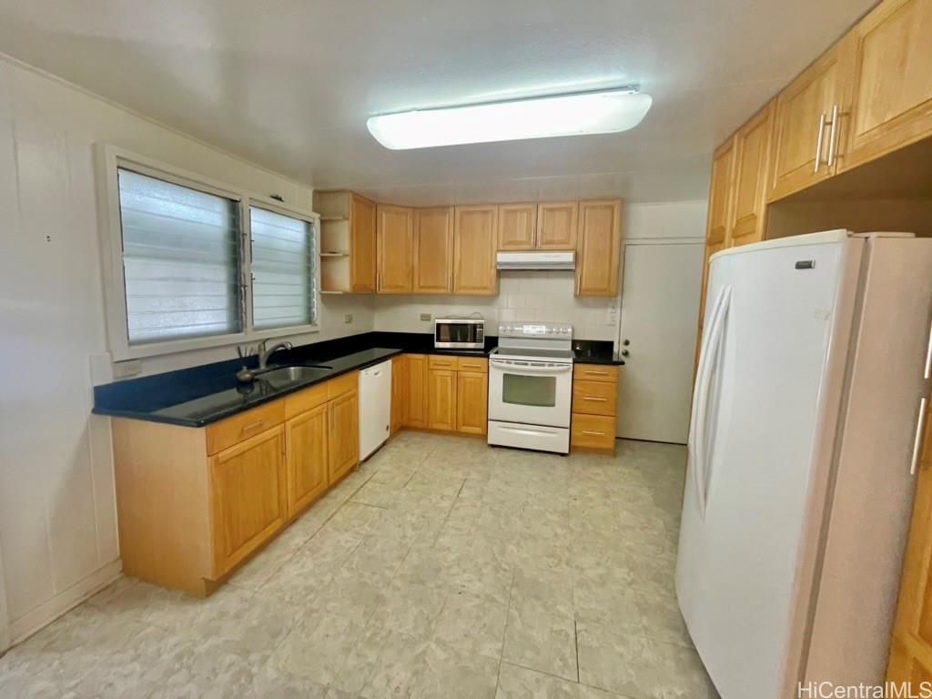 3352  Kaau St Palolo, Diamond Head home - photo 9 of 22