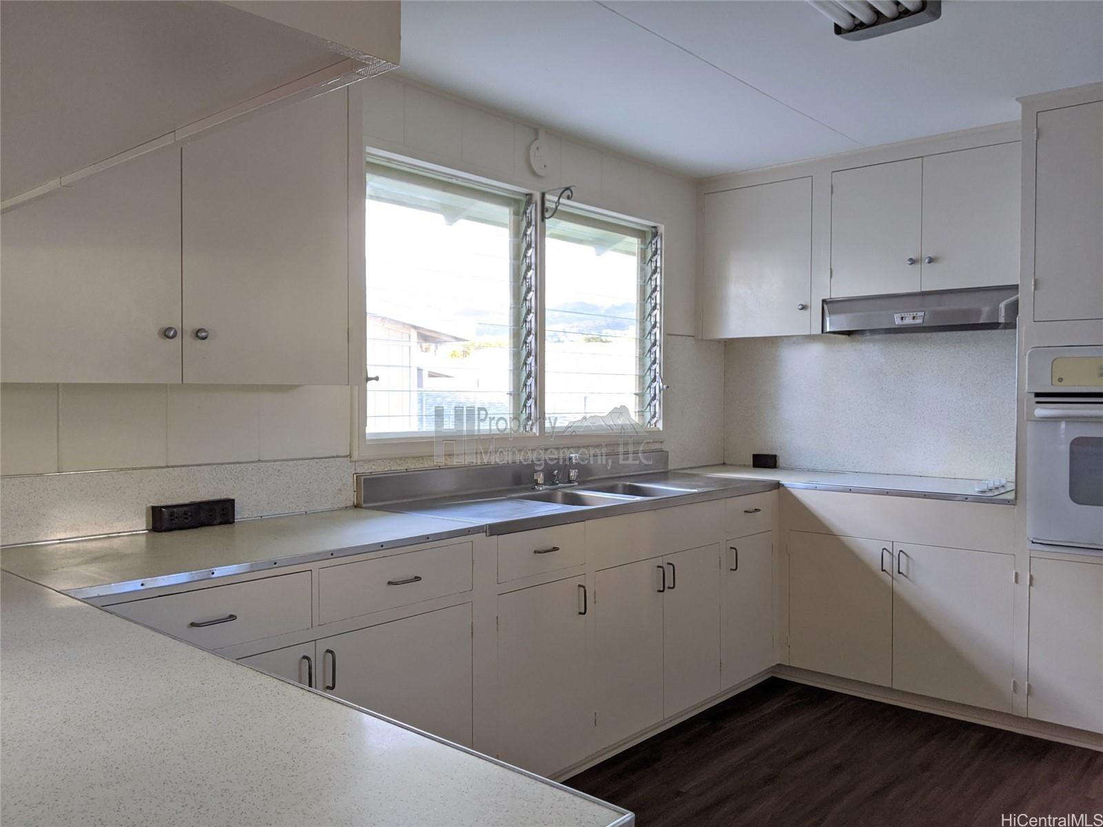 3358 Harding Ave Honolulu - Rental - photo 8 of 12