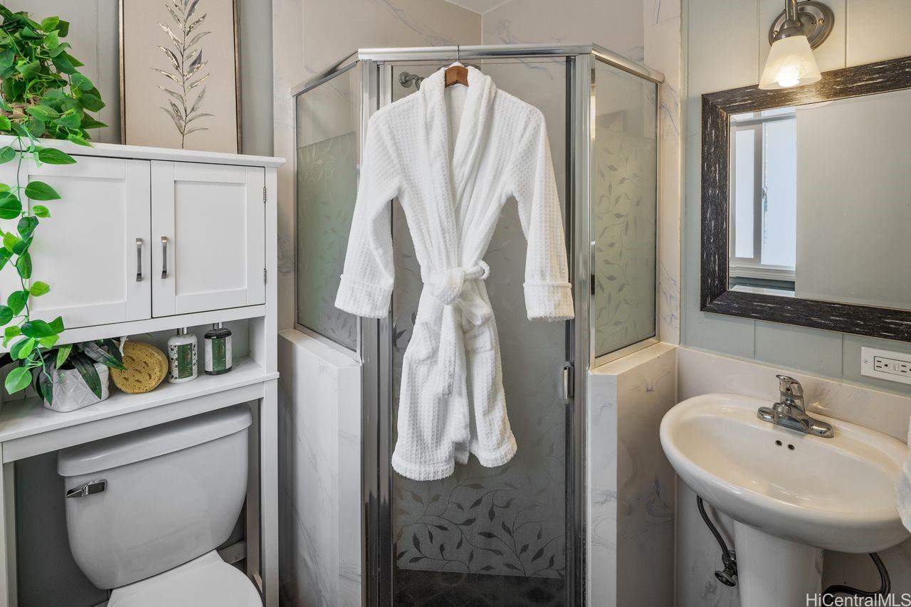 3376  Ala Laulani Street Salt Lake, Honolulu home - photo 17 of 18