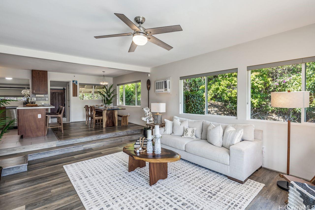 3376  Ala Laulani Street Salt Lake, Honolulu home - photo 4 of 8