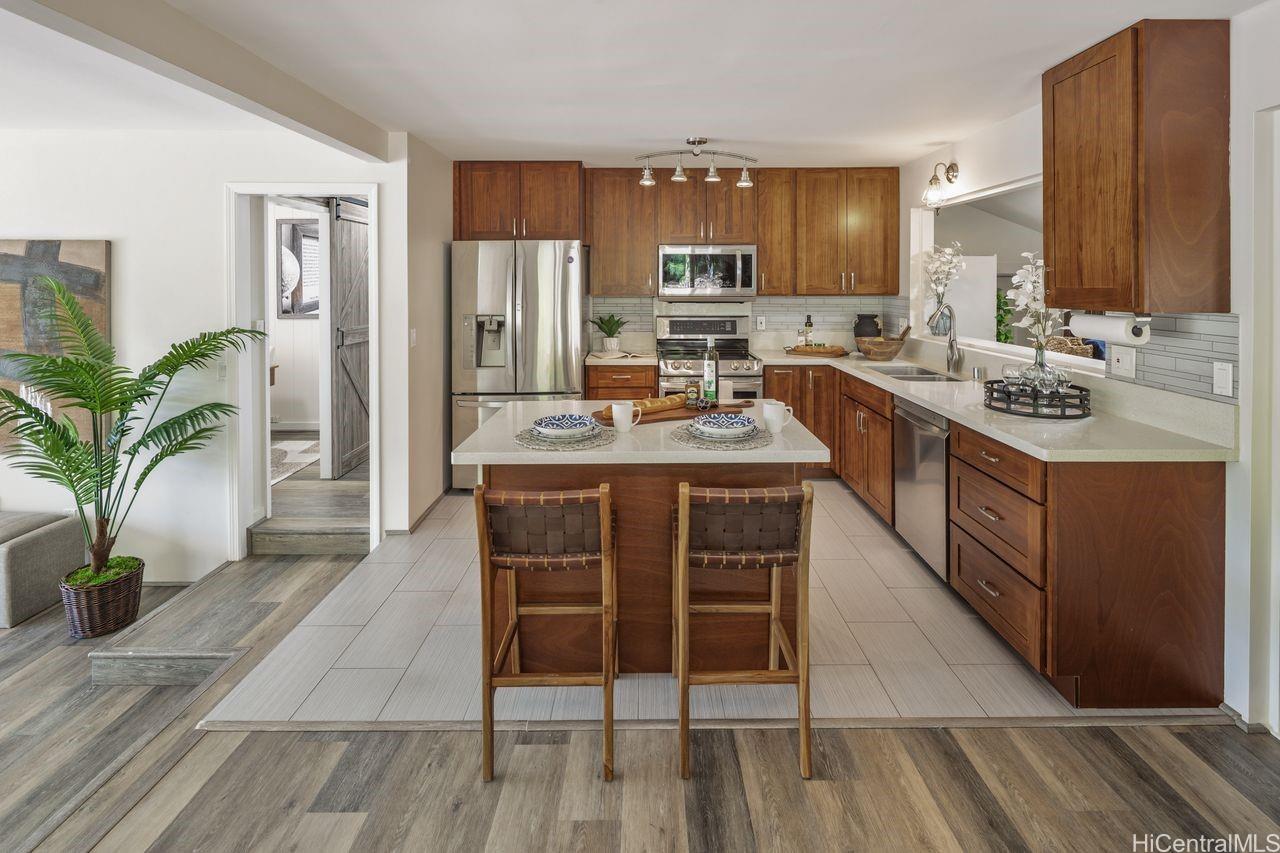 3376  Ala Laulani Street Salt Lake, Honolulu home - photo 6 of 8