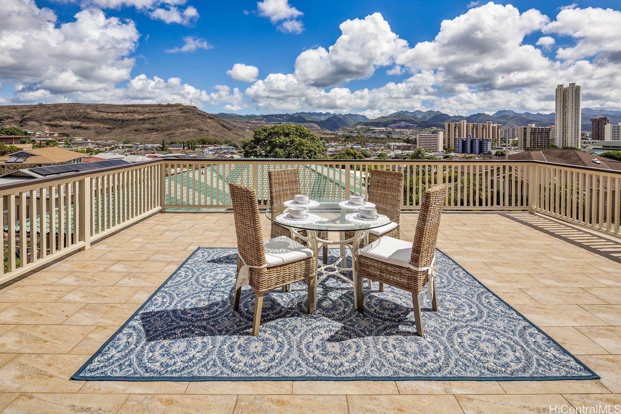 3376  Ala Laulani Street Salt Lake, Honolulu home - photo 9 of 17