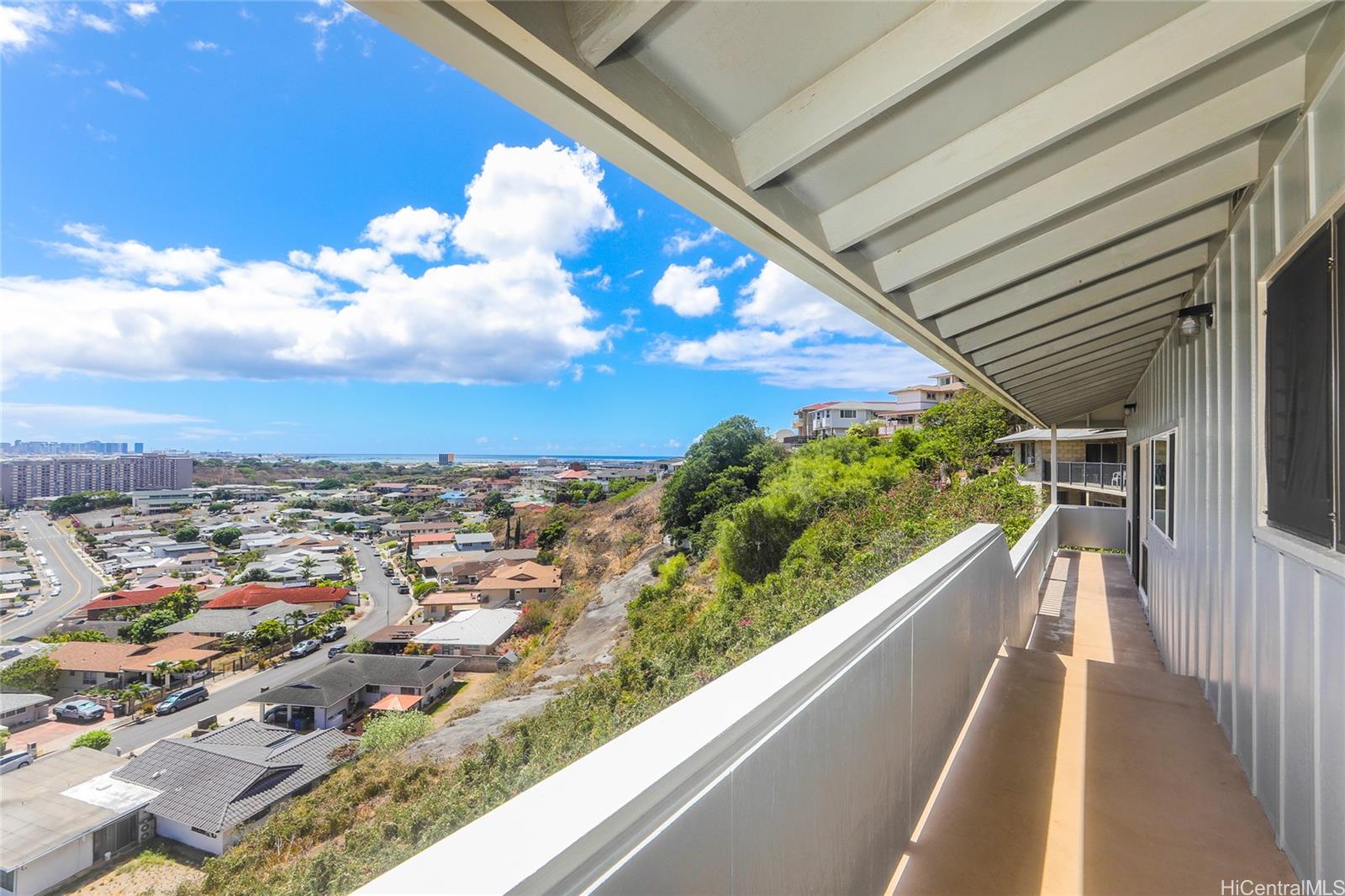 3402  Ala Hinalo Place Salt Lake, Honolulu home - photo 11 of 25