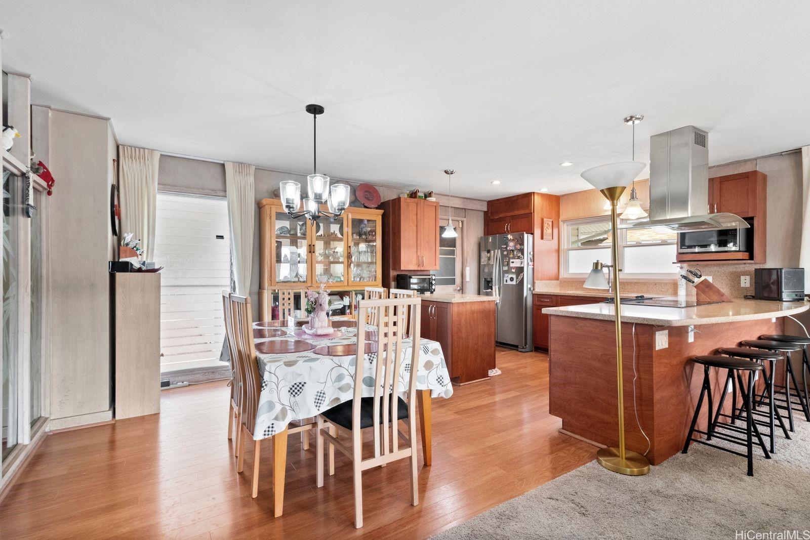 3404  Ala Hinalo Place Salt Lake, Honolulu home - photo 4 of 11