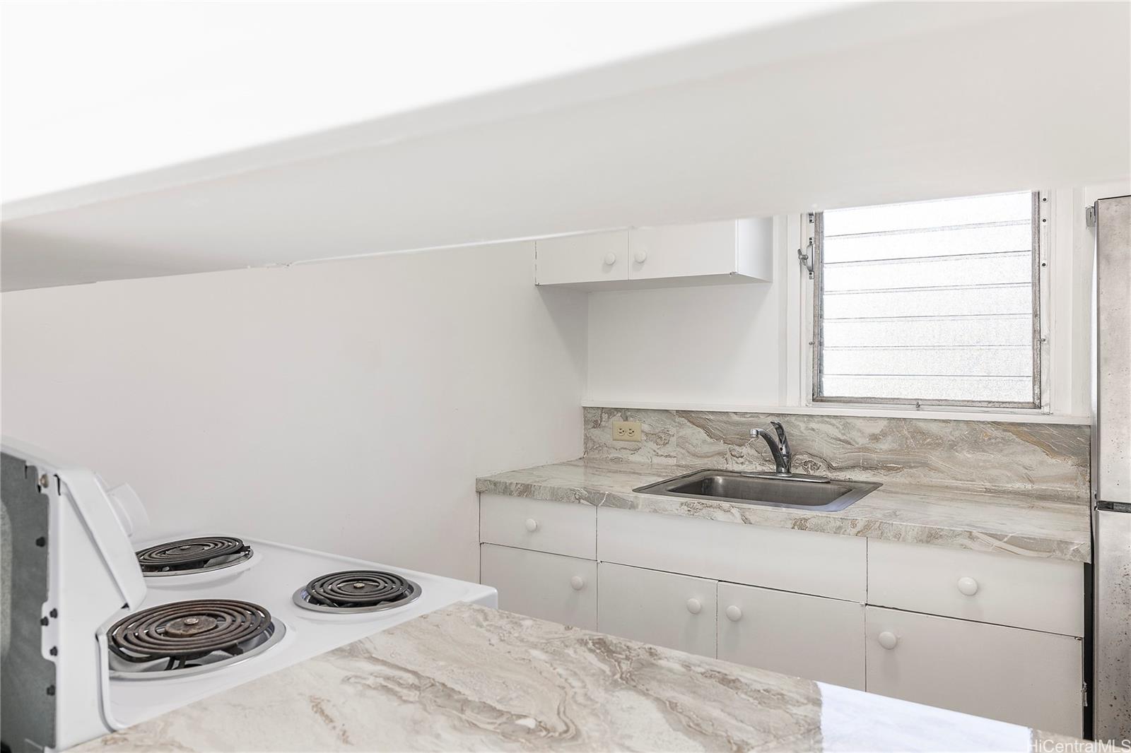 Hale Hana condo # 205, Honolulu, Hawaii - photo 2 of 8