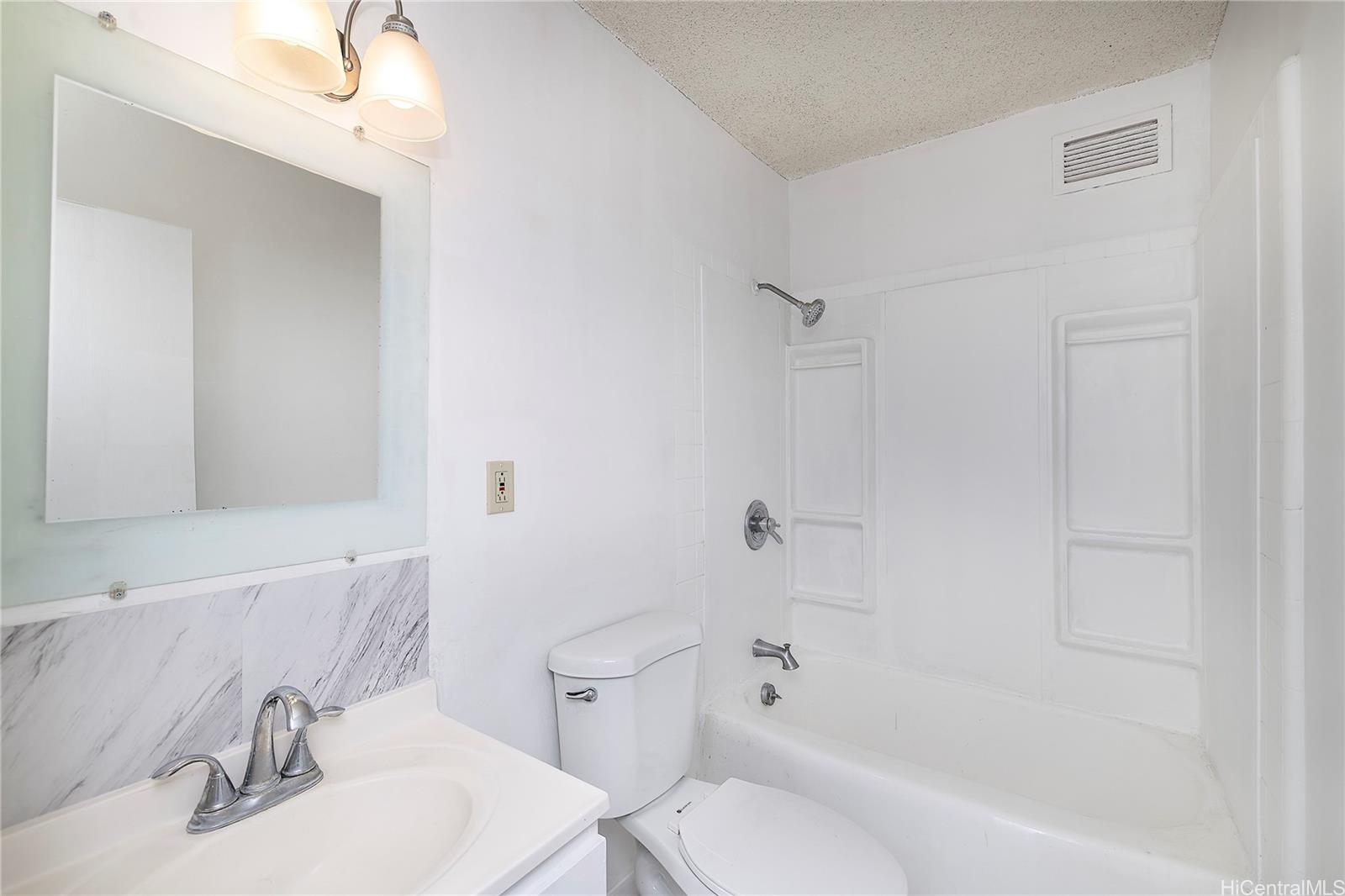 Hale Hana condo # 205, Honolulu, Hawaii - photo 7 of 8