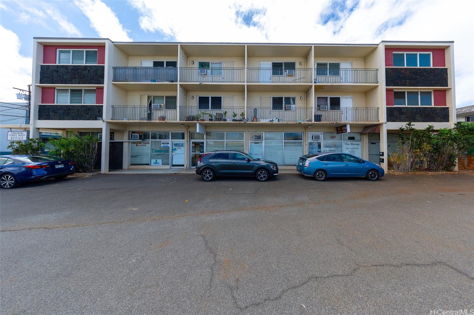 3427 Waialae Ave Honolulu - Multi-family - photo 3 of 25