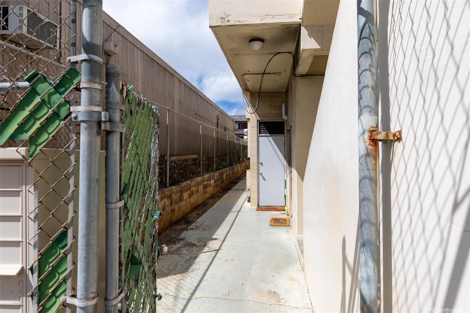 3427 Waialae Ave Honolulu - Multi-family - photo 7 of 25