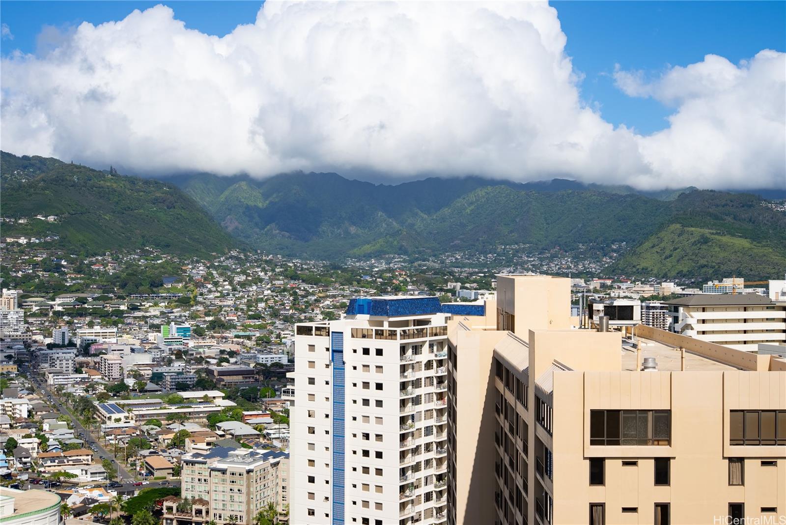Windsor The condo # 1001, Honolulu, Hawaii - photo 14 of 24