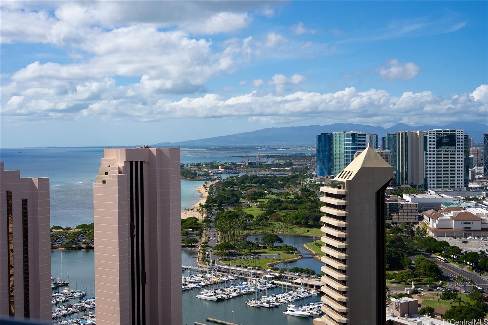 Windsor The condo # 1001, Honolulu, Hawaii - photo 15 of 24