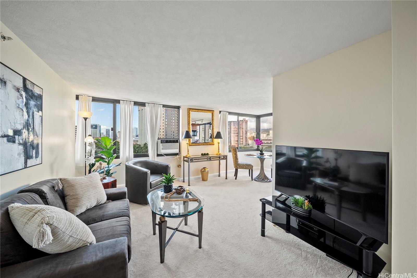 Windsor The condo # 1001, Honolulu, Hawaii - photo 6 of 24