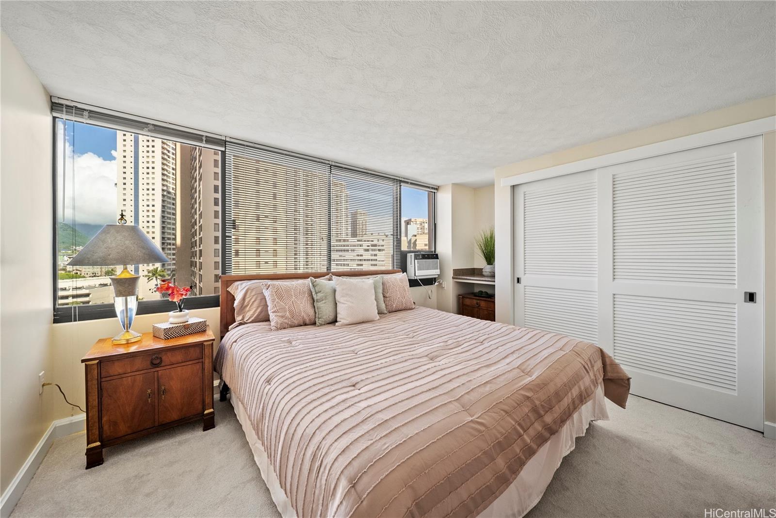 Windsor The condo # 1001, Honolulu, Hawaii - photo 8 of 24