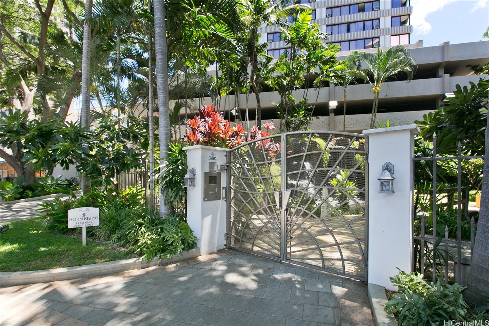 Windsor The condo # 1004, Honolulu, Hawaii - photo 2 of 25