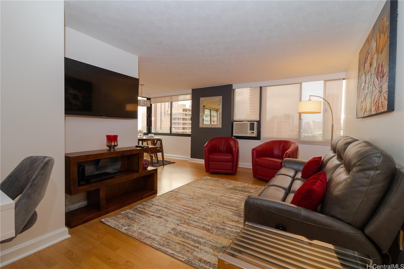 Windsor The condo # 1404, Honolulu, Hawaii - photo 3 of 20