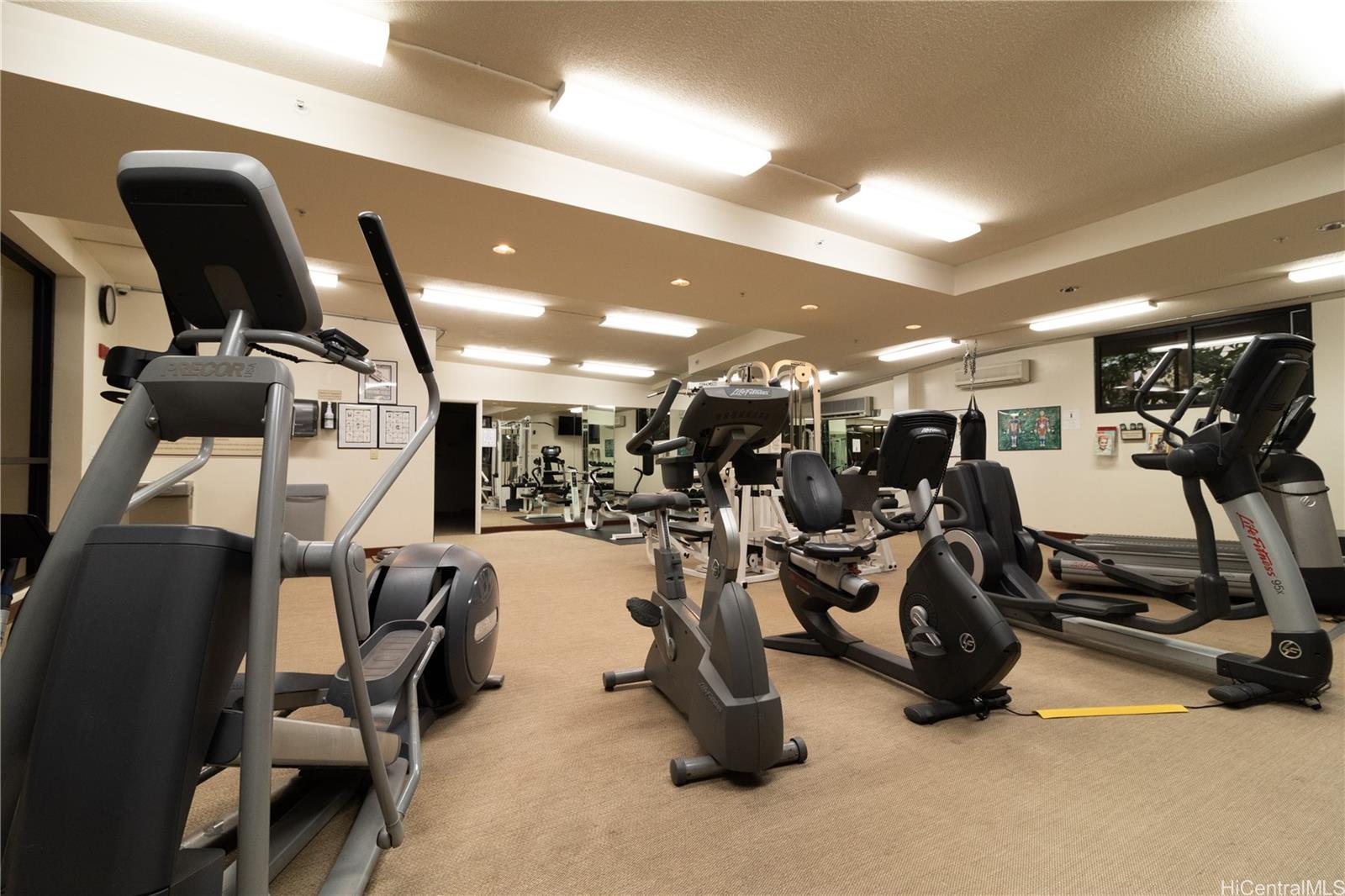 Windsor The condo # 1404, Honolulu, Hawaii - photo 10 of 20