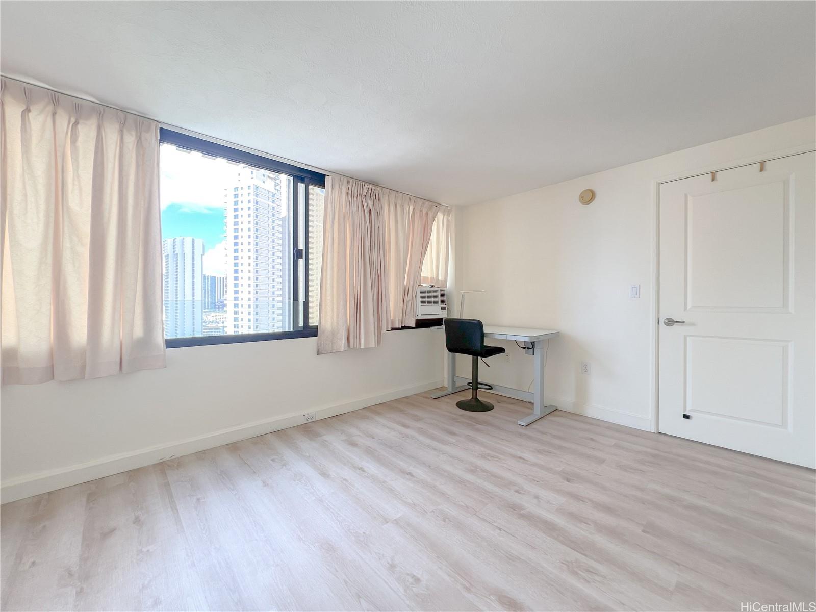 343 Hobron Ln Honolulu - Rental - photo 10 of 24