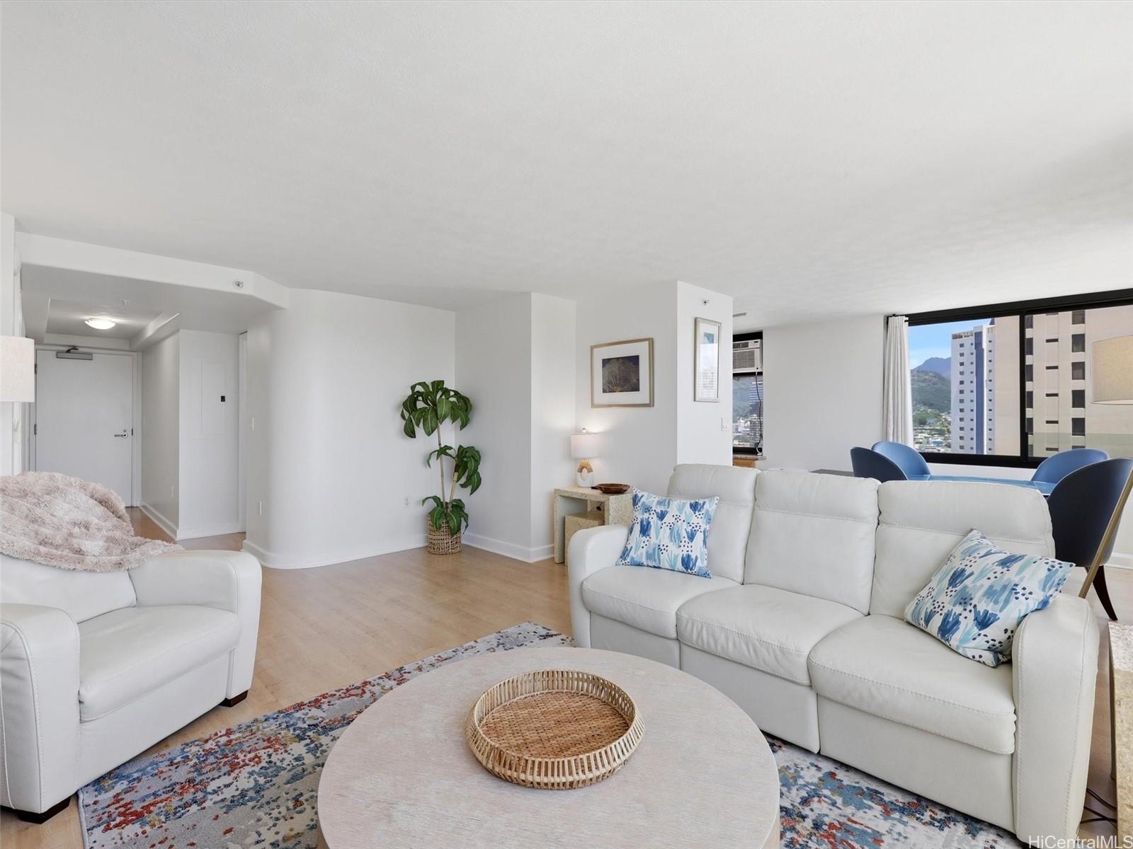 Windsor The condo # 3102, Honolulu, Hawaii - photo 3 of 25