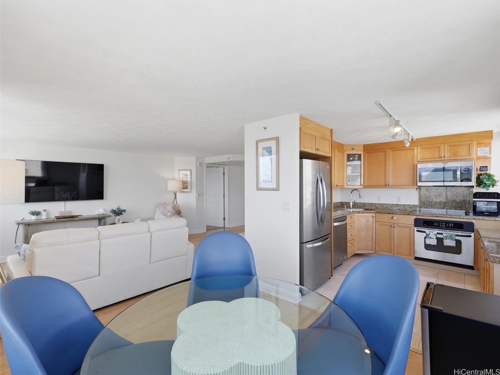 Windsor The condo # 3102, Honolulu, Hawaii - photo 6 of 25