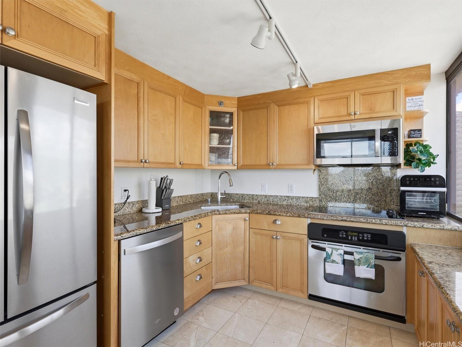 Windsor The condo # 3102, Honolulu, Hawaii - photo 7 of 25