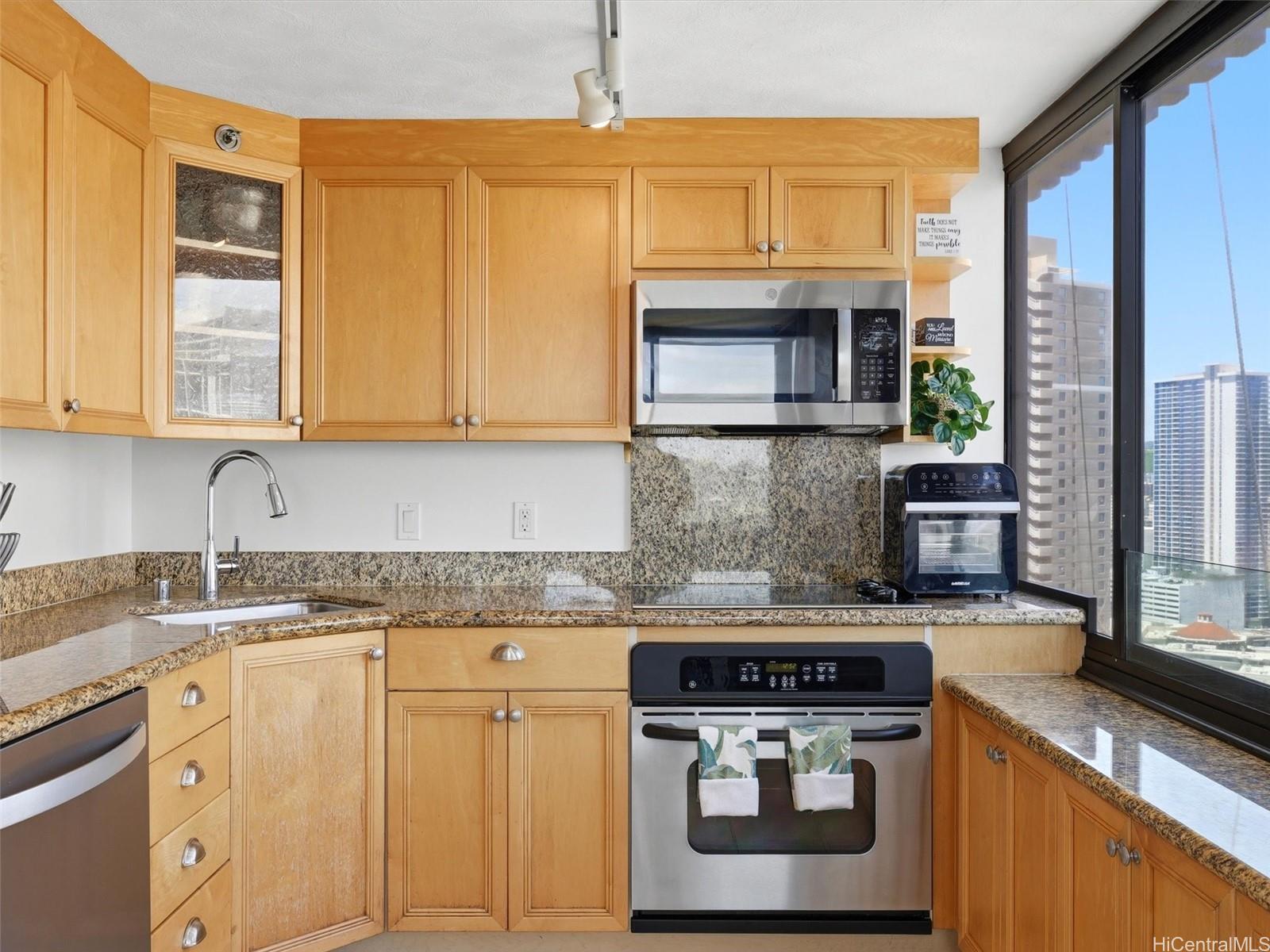 Windsor The condo # 3102, Honolulu, Hawaii - photo 8 of 25