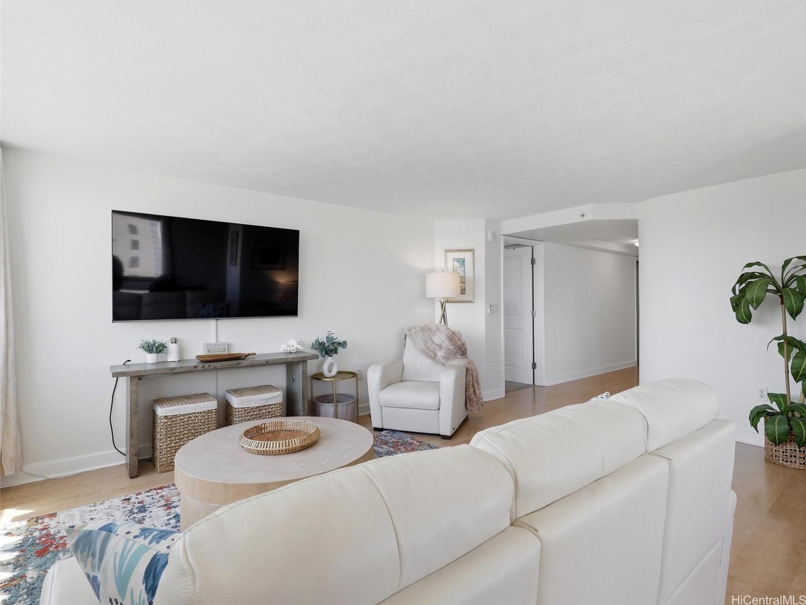 Windsor The condo # 3102, Honolulu, Hawaii - photo 9 of 25