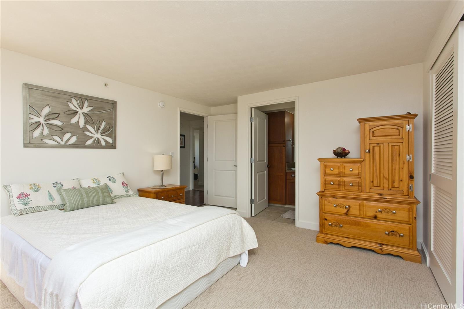 Windsor The condo # 3401, Honolulu, Hawaii - photo 14 of 25