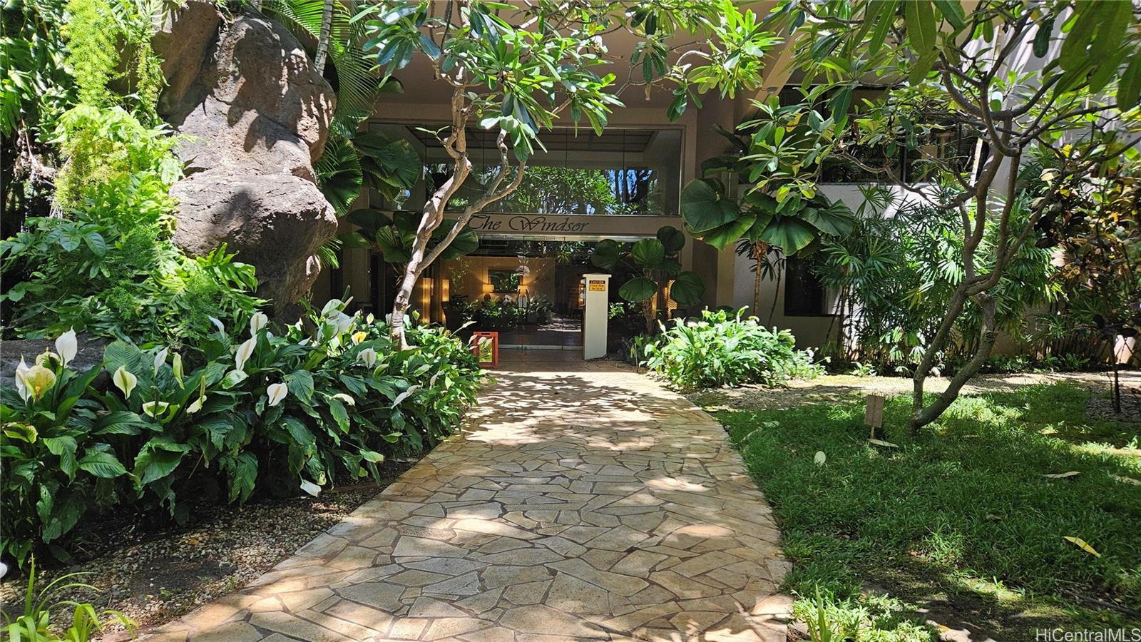 Windsor The condo # 3401, Honolulu, Hawaii - photo 3 of 25