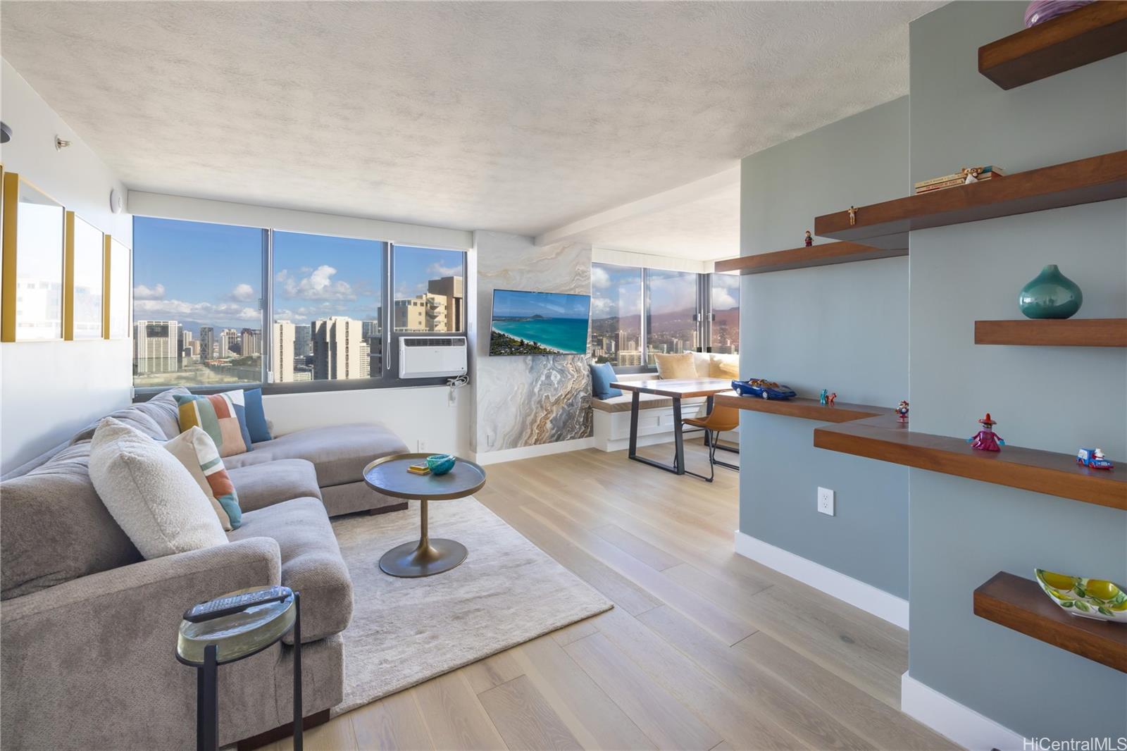 Windsor The condo # 3901, Honolulu, Hawaii - photo 2 of 25