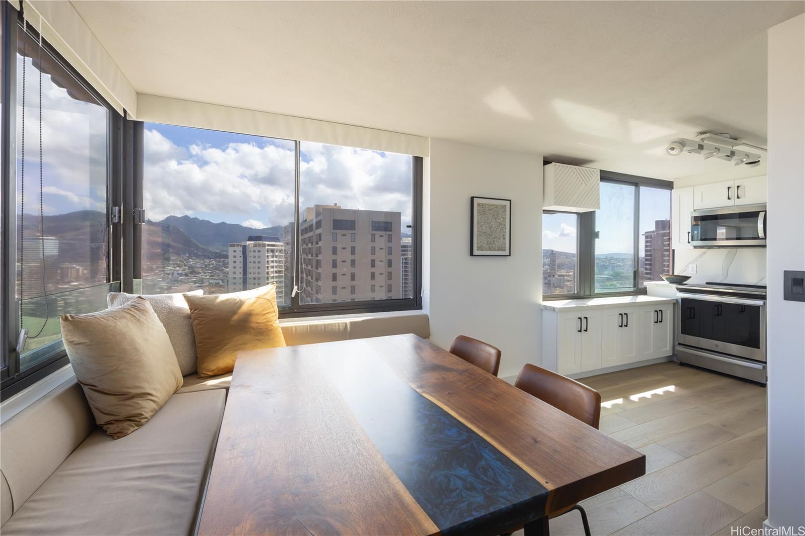 Windsor The condo # 3901, Honolulu, Hawaii - photo 12 of 25