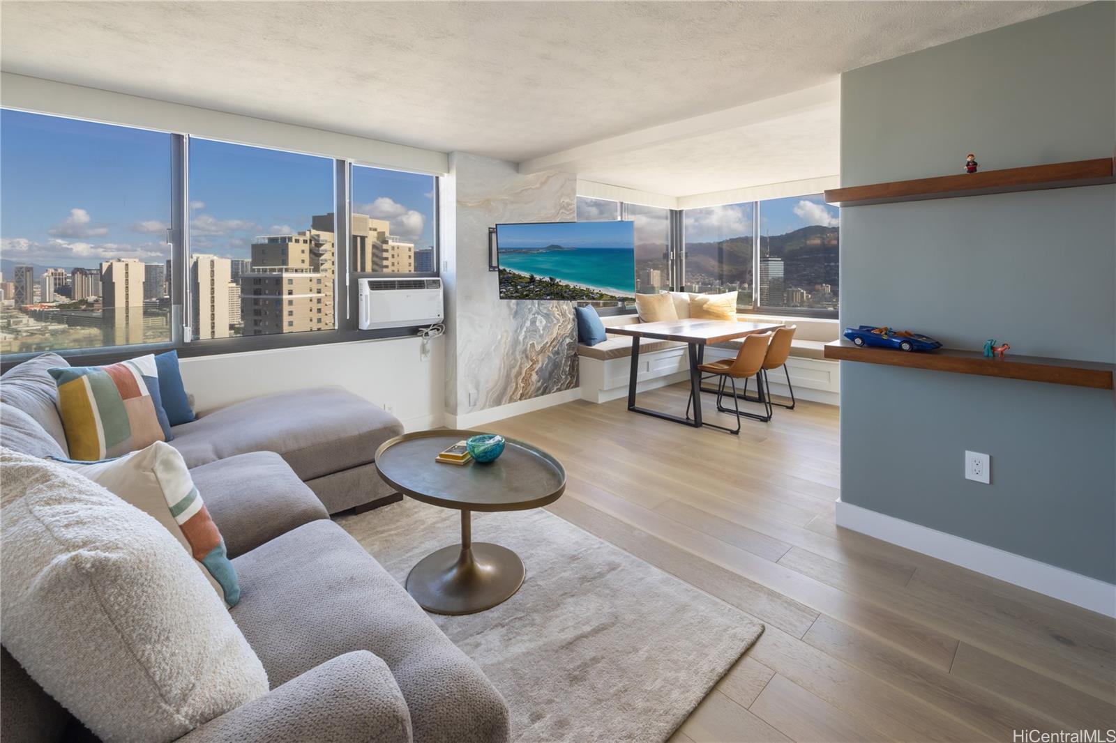 Windsor The condo # 3901, Honolulu, Hawaii - photo 4 of 25