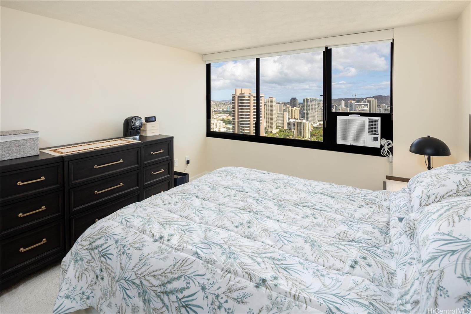 Windsor The condo # 4202, Honolulu, Hawaii - photo 15 of 25