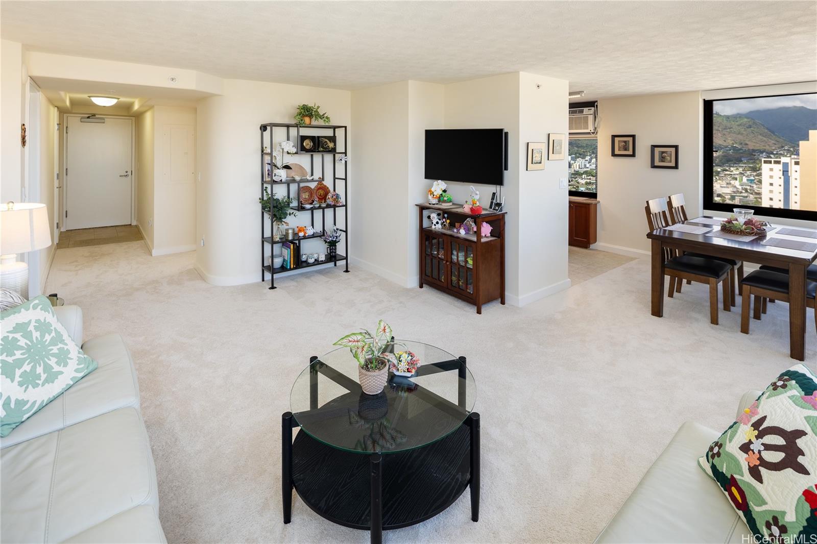 Windsor The condo # 4202, Honolulu, Hawaii - photo 4 of 25