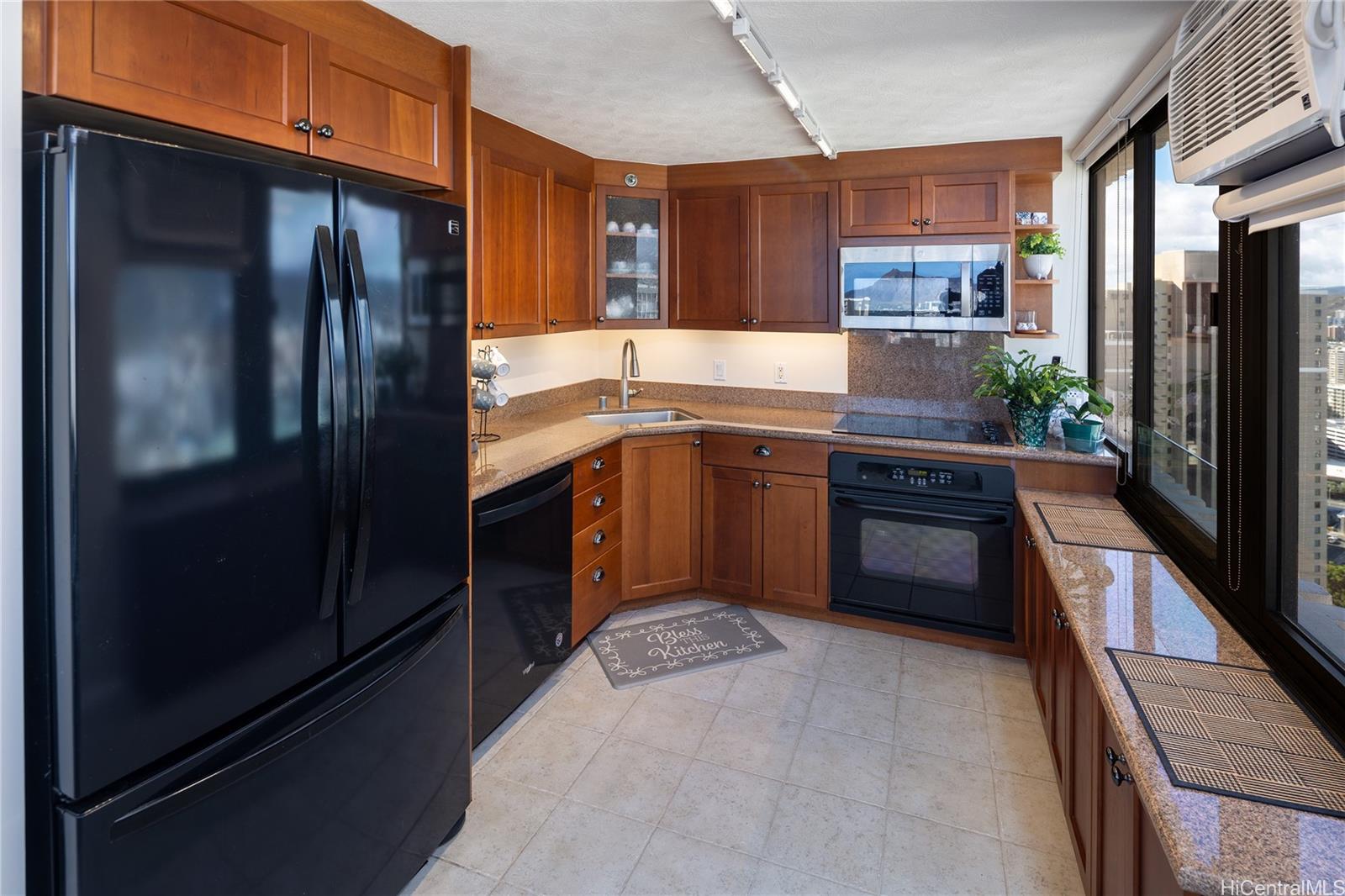 Windsor The condo # 4202, Honolulu, Hawaii - photo 6 of 25