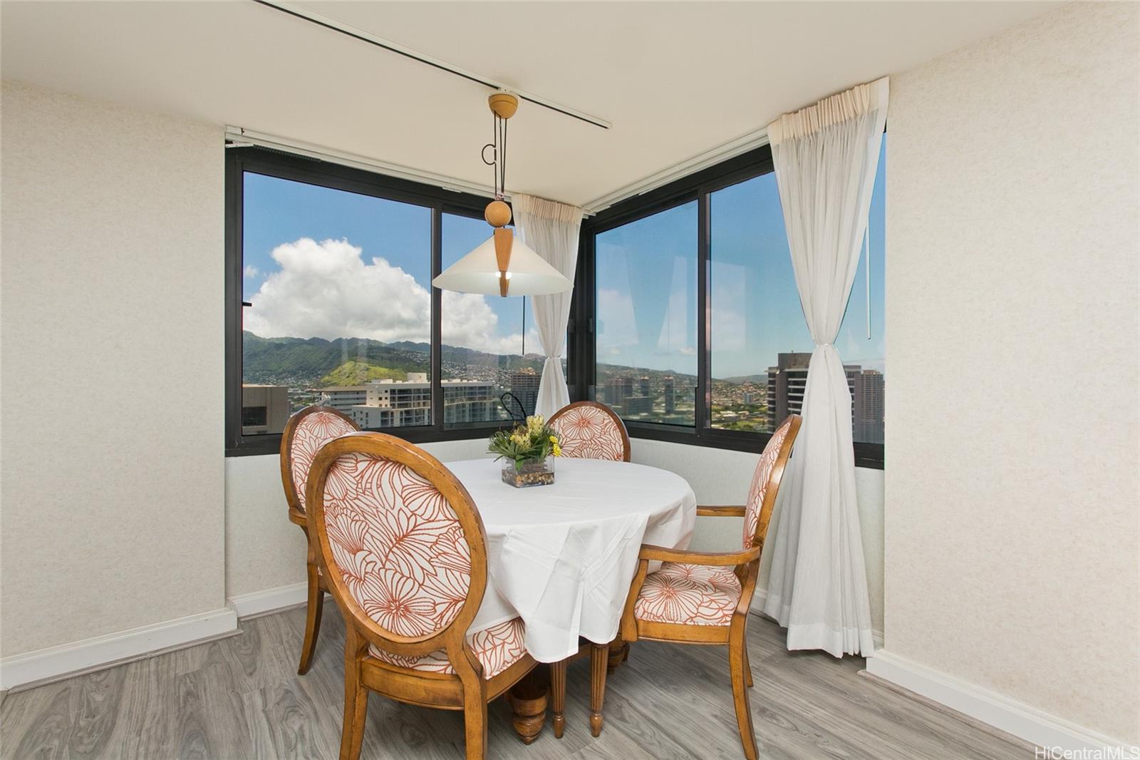 Windsor The condo # 4302, Honolulu, Hawaii - photo 2 of 25