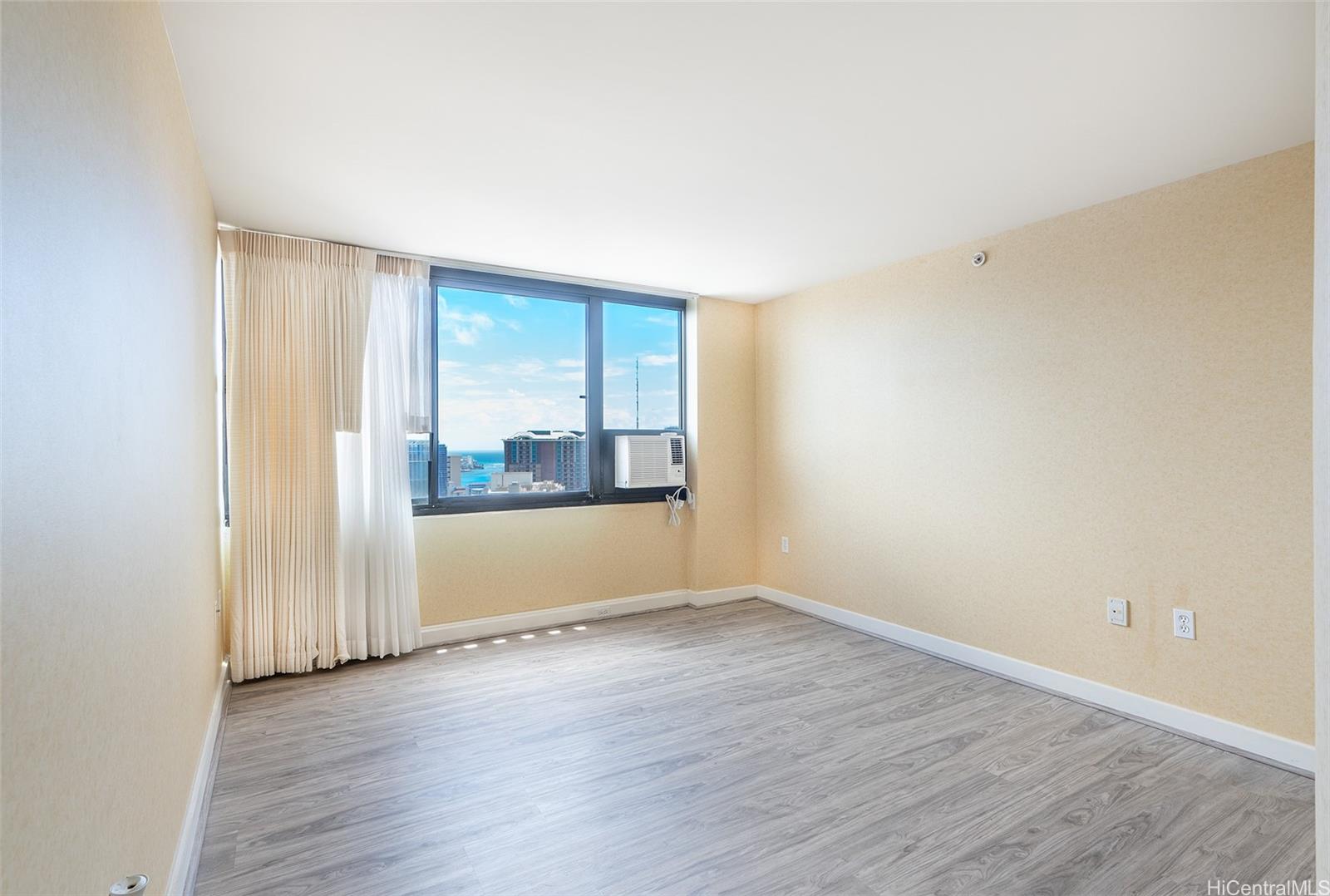 Windsor The condo # 4302, Honolulu, Hawaii - photo 11 of 25