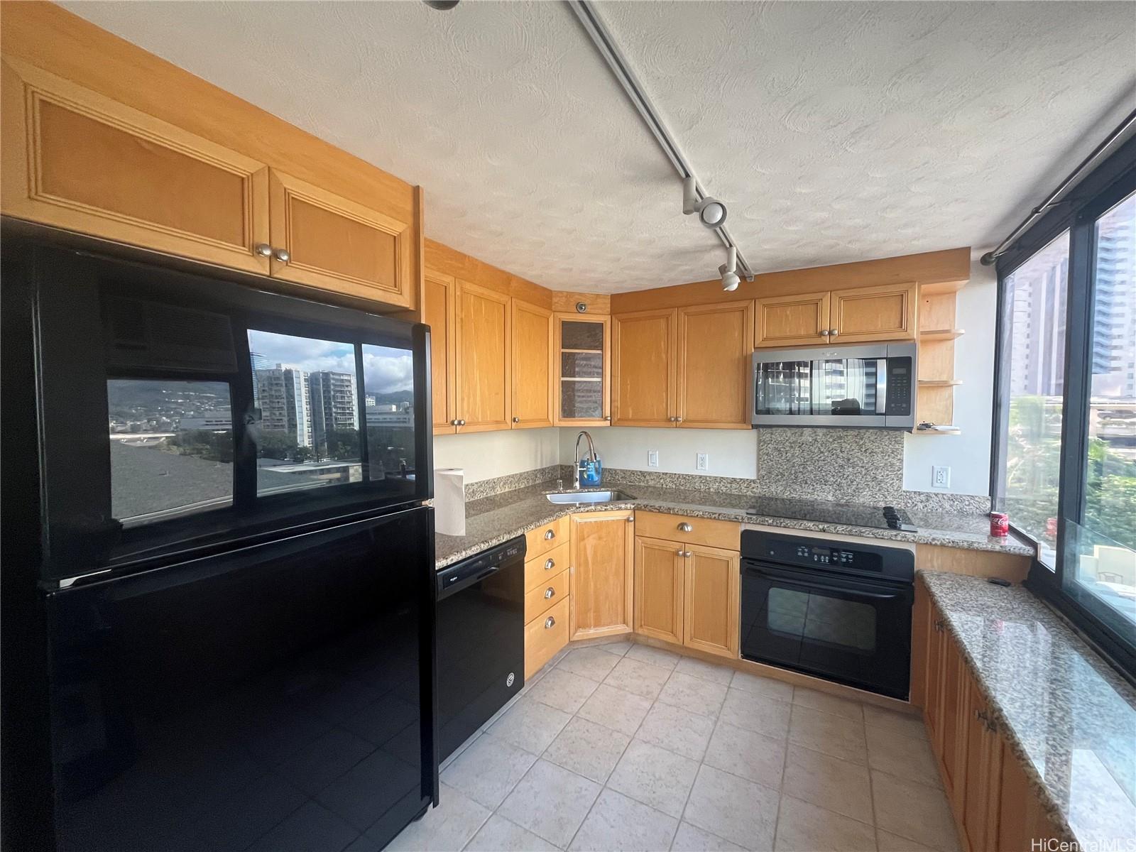 Windsor The condo # 702, Honolulu, Hawaii - photo 2 of 25