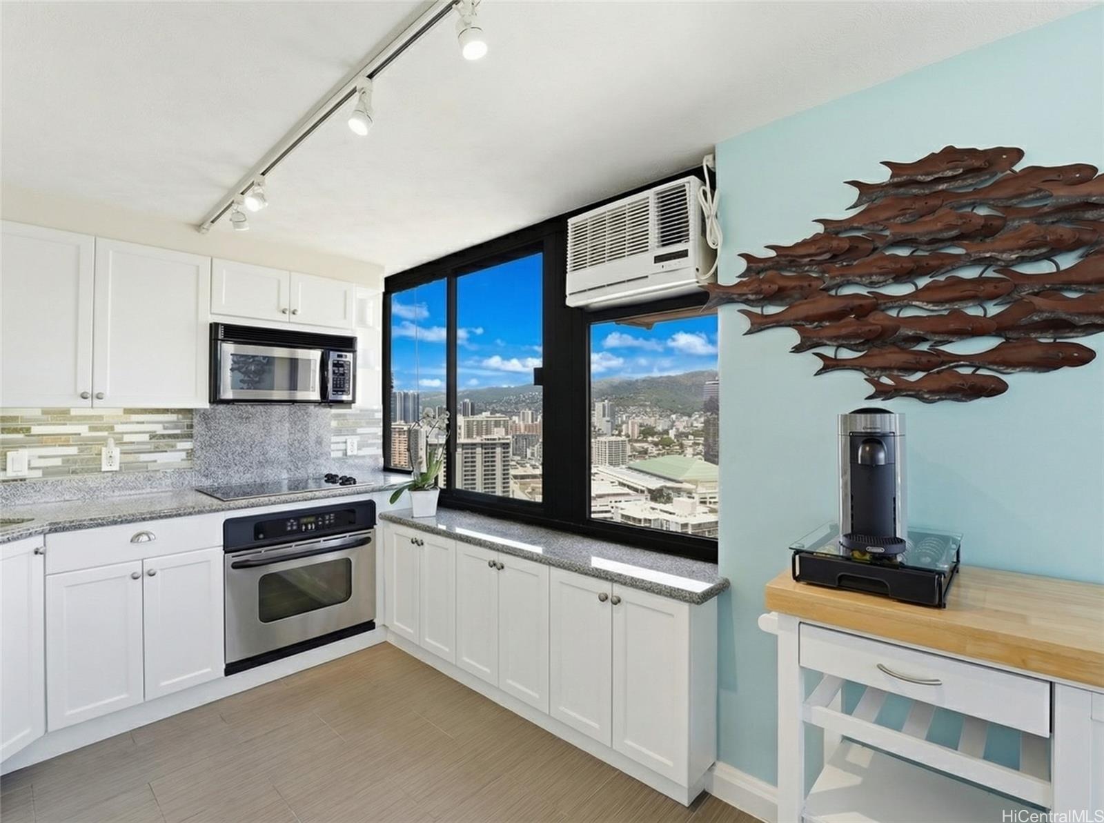 Windsor The condo # 3302, Honolulu, Hawaii - photo 5 of 25