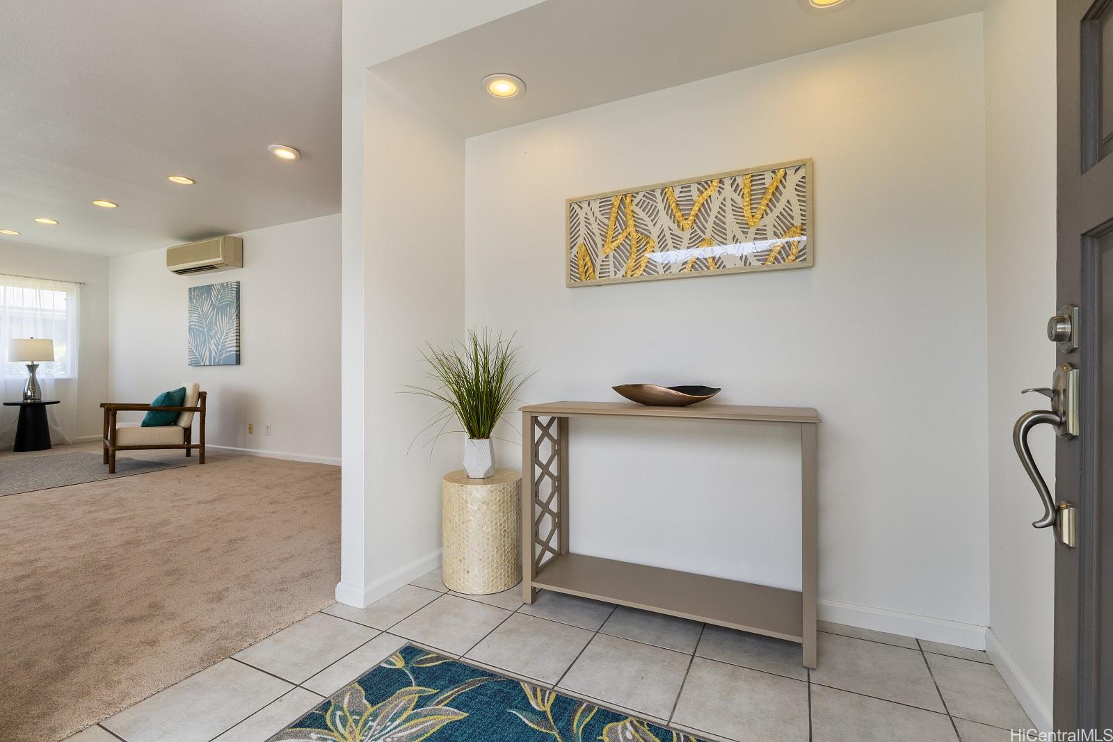 3448  Peneku Place Manoa-upper, Honolulu home - photo 2 of 22