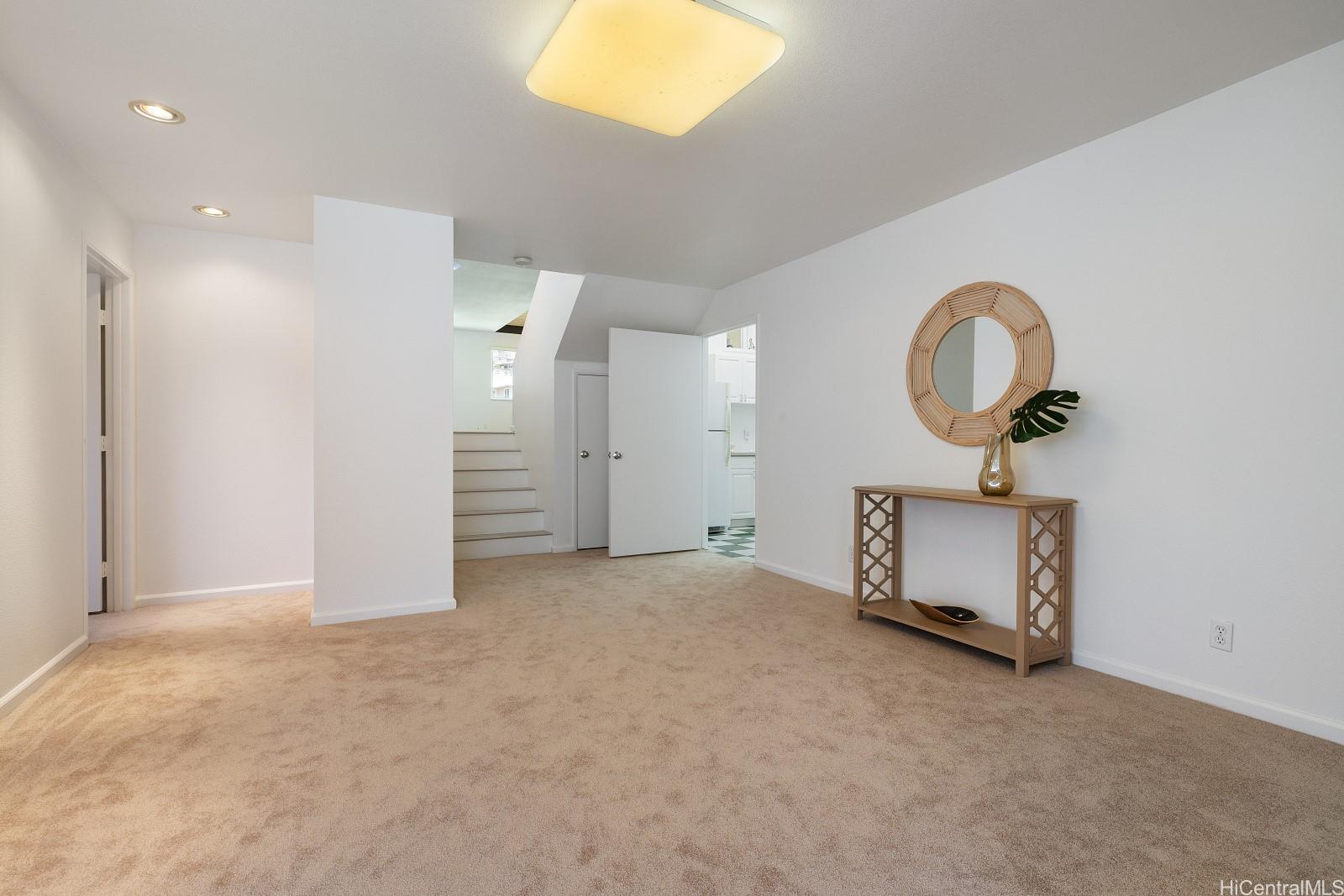 3448  Peneku Place Manoa-upper, Honolulu home - photo 5 of 22